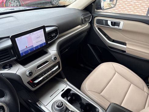 Used 2023 Ford Explorer XLT w/ Equipment Group 202A image 17