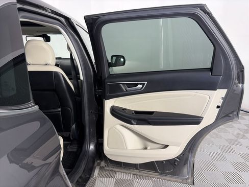 Used 2015 Ford Edge Titanium w/ Equipment Group 302A AWD/4WD image 28