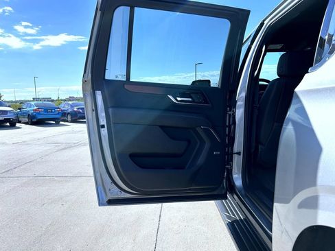 Used 2025 GMC Yukon XL Denali AWD/4WD image 22