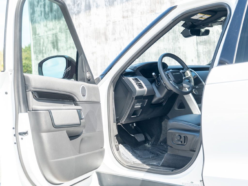 Used 2025 Land Rover Discovery S AWD/4WD image 11