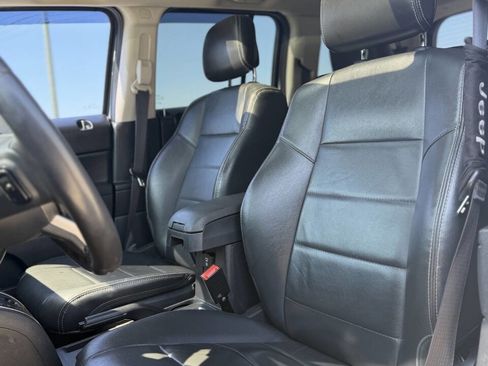 Used 2015 Jeep Patriot High Altitude AWD/4WD image 11