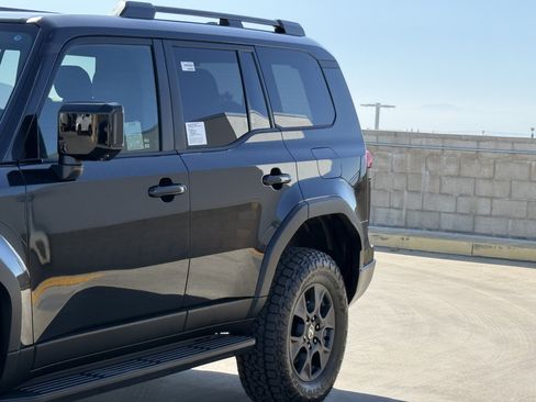 New 2026 Lexus GX 550 AWD/4WD image 9