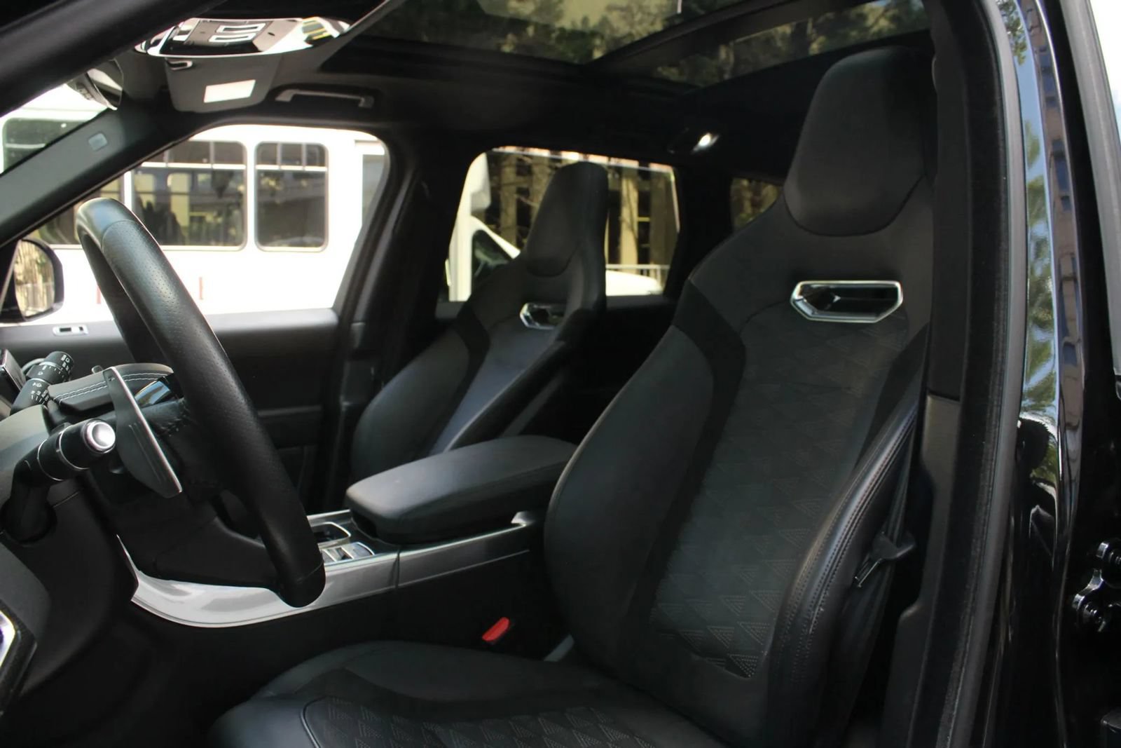 Used 2019 Land Rover Range Rover Sport SVR AWD/4WD image 16