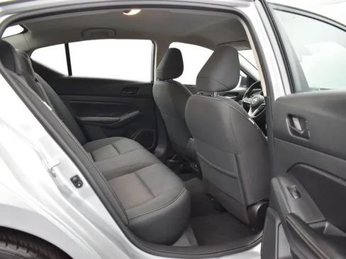 Used 2024 Nissan Altima 2.5 SV FWD image 17