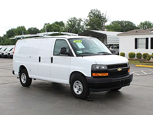 Used 2024 Chevrolet Express 2500 w/ Driver Convenience Package RWD image 3