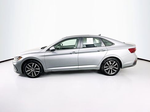 Used 2025 Volkswagen Jetta SE image 4