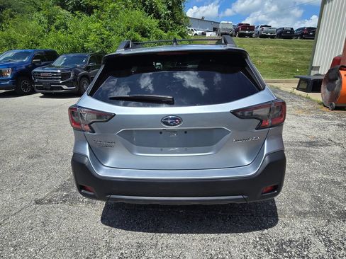 Used 2023 Subaru Outback Premium AWD/4WD image 6