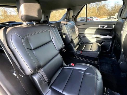 Used 2024 Ford Explorer XLT w/ Equipment Group 202A image 27