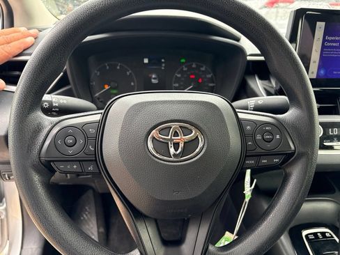 Used 2025 Toyota Corolla LE FWD image 15
