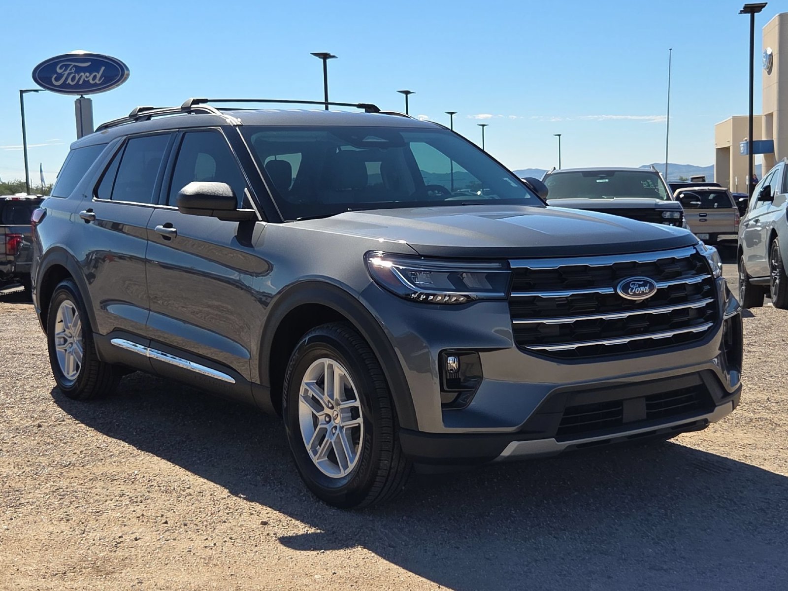 Used 2025 Ford Explorer Active w/ Active Comfort Package RWD image 3