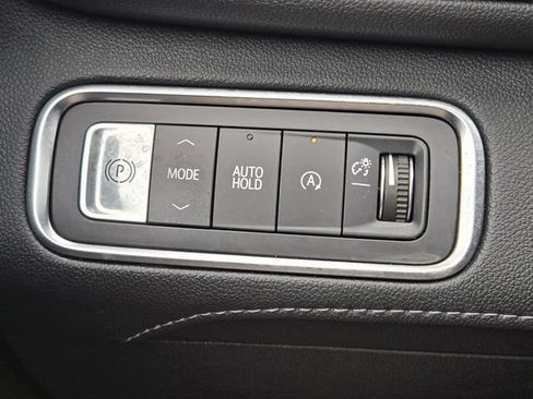 Used 2025 Buick Enclave Preferred FWD image 22