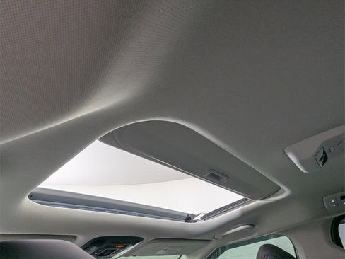 Used 2026 Kia Carnival SX w/ SX Dark Edition Package image 26