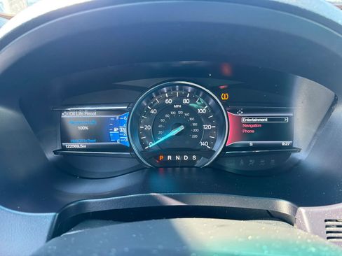 Used 2017 Ford Explorer XLT w/ Equipment Group 201A AWD/4WD image 9