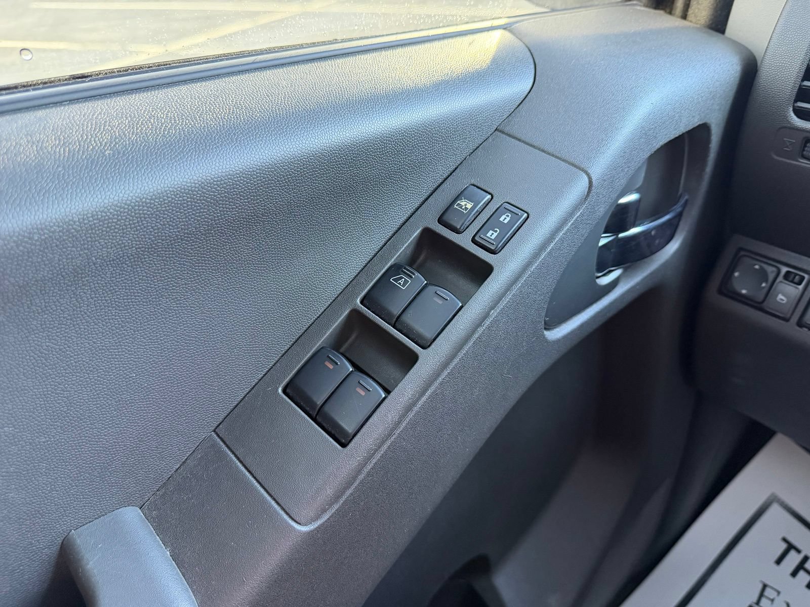 Used 2018 Nissan Frontier PRO-4X AWD/4WD image 26