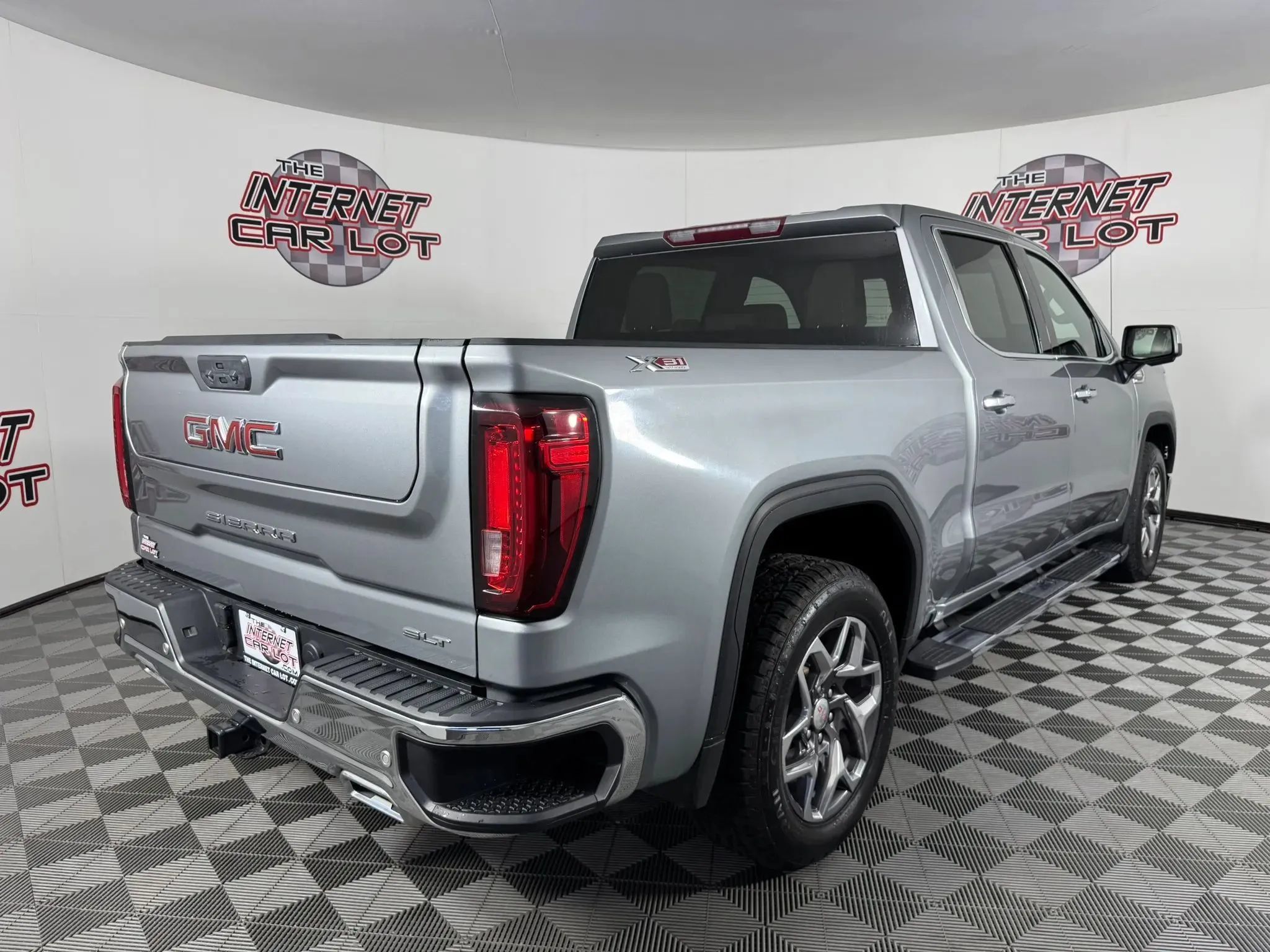 Used 2023 GMC Sierra 1500 SLT w/ SLT Premium Package AWD/4WD image 7