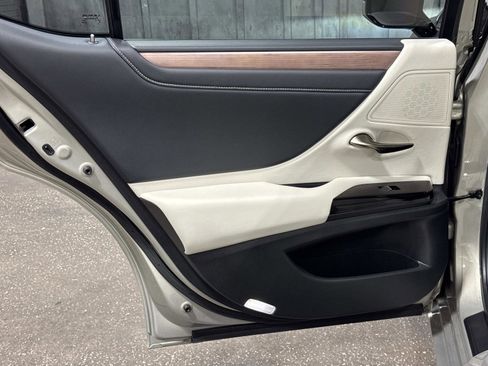 Certified 2023 Lexus ES 350 w/ Premium Package image 11