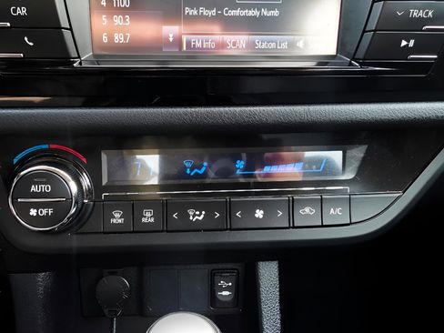 Used 2014 Toyota Corolla S image 28