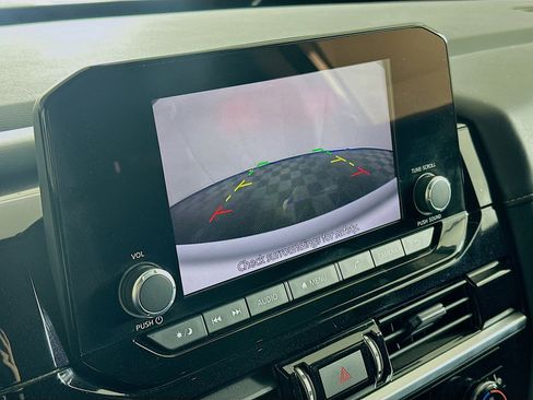 Used 2024 Nissan Pathfinder SV image 22