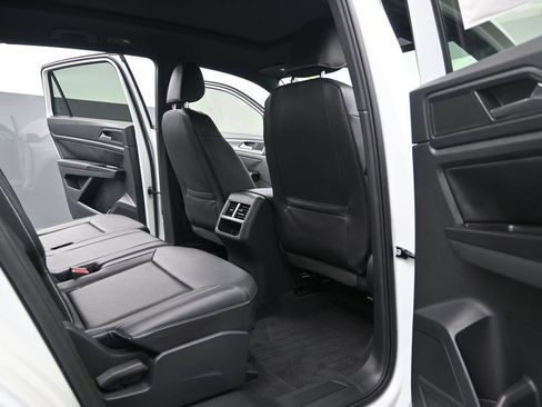 Used 2020 Volkswagen Atlas Cross Sport SE w/ Panoramic Sunroof Package image 18