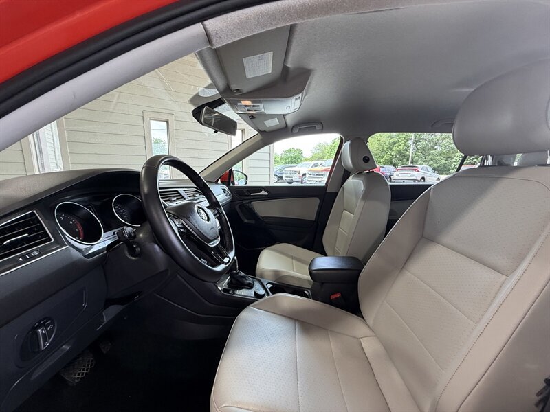 Used 2019 Volkswagen Tiguan SE AWD/4WD image 11