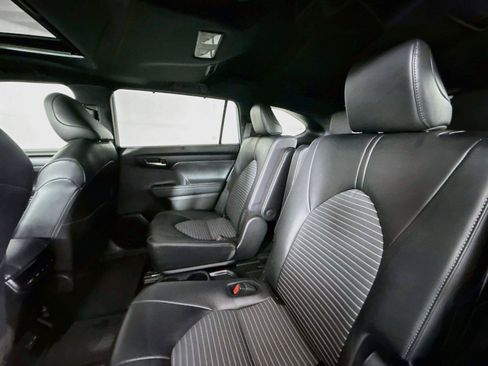 Used 2025 Toyota Highlander XSE AWD/4WD image 31