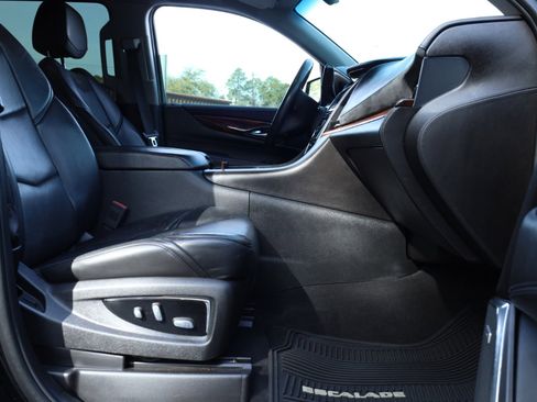 Used 2015 Cadillac Escalade Premium image 20