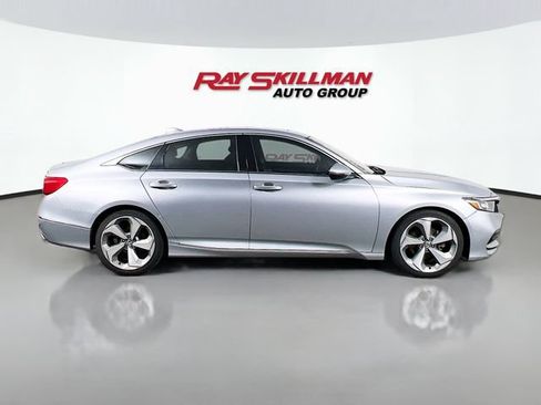 Used 2018 Honda Accord Touring image 8