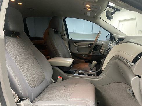 Used 2017 Chevrolet Traverse LS image 18