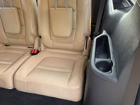 Used 2017 Ford Explorer XLT w/ Equipment Group 202A image 13