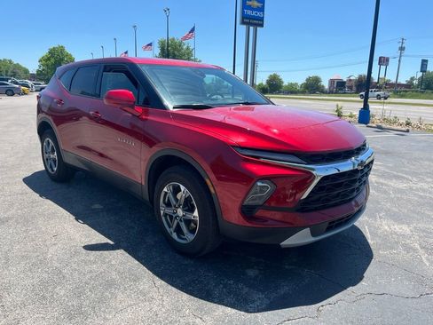 Used 2023 Chevrolet Blazer LT FWD image 2