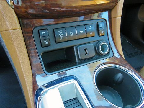 Used 2017 Buick Enclave Premium w/ Experience Buick Package image 26