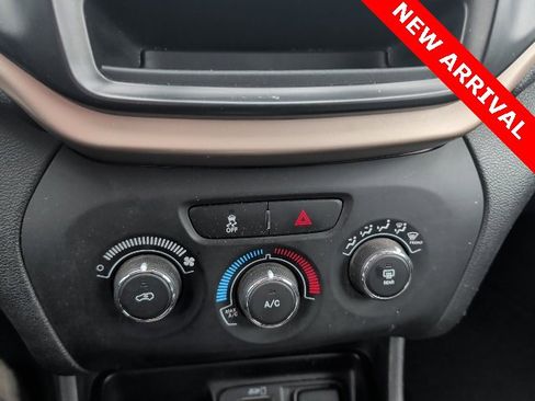 Used 2018 Jeep Cherokee Latitude image 20