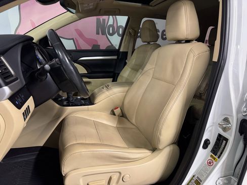 Used 2019 Toyota Highlander XLE image 17