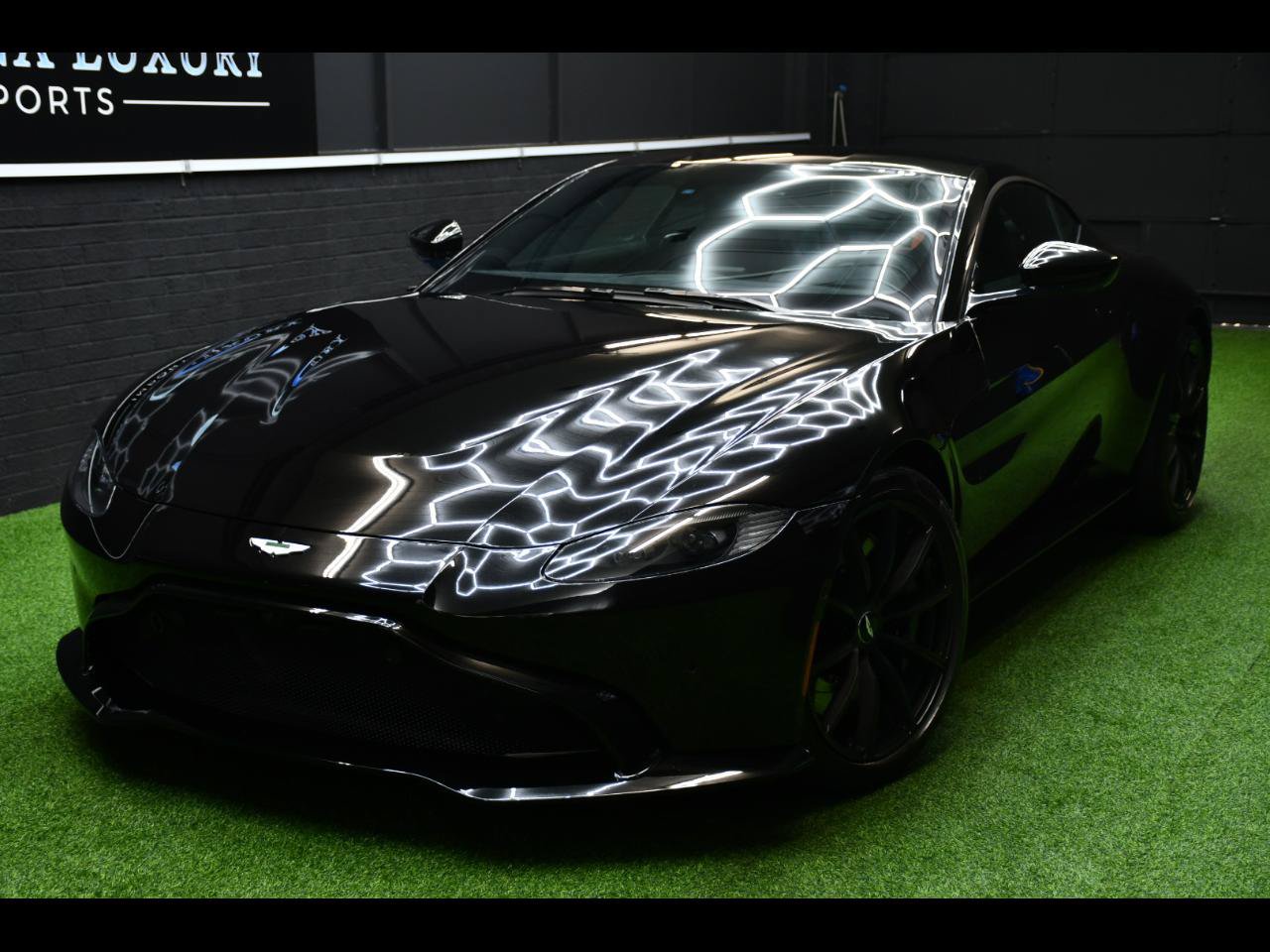 Used 2020 Aston Martin V8 Vantage Coupe RWD image 1