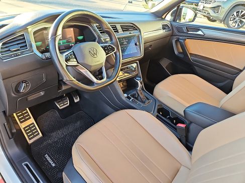 Certified 2022 Volkswagen Tiguan SE R-Line image 11