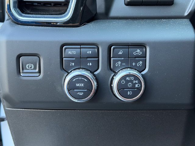 Used 2024 GMC Sierra 3500 Denali Ultimate AWD/4WD image 9