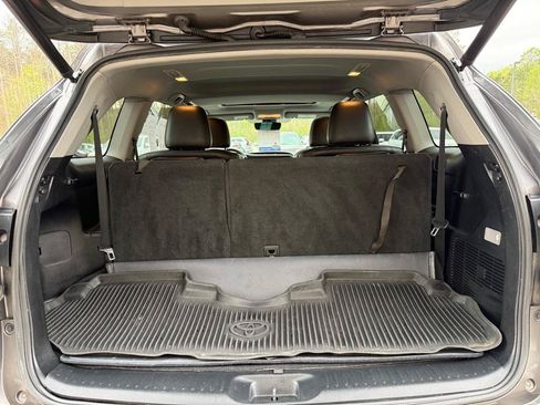 Used 2017 Toyota Highlander SE AWD/4WD image 16