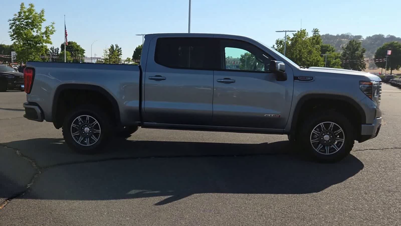 Used 2025 GMC Sierra 1500 AT4 AWD/4WD image 9