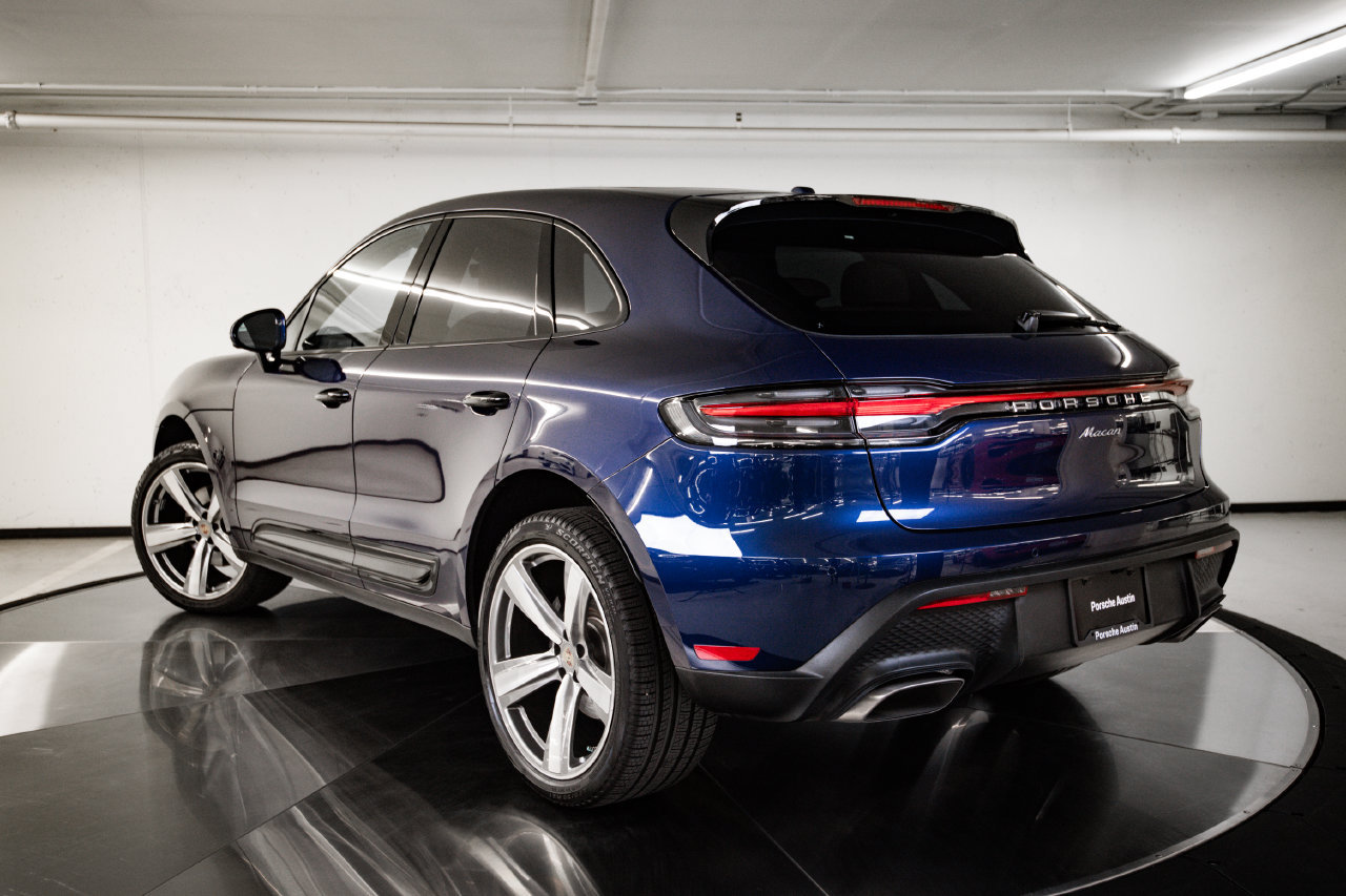 Certified 2026 Porsche Macan AWD/4WD image 3