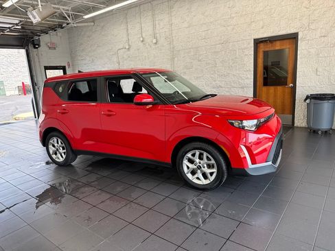 Used 2024 Kia Soul LX w/ Option Group 015 FWD image 1