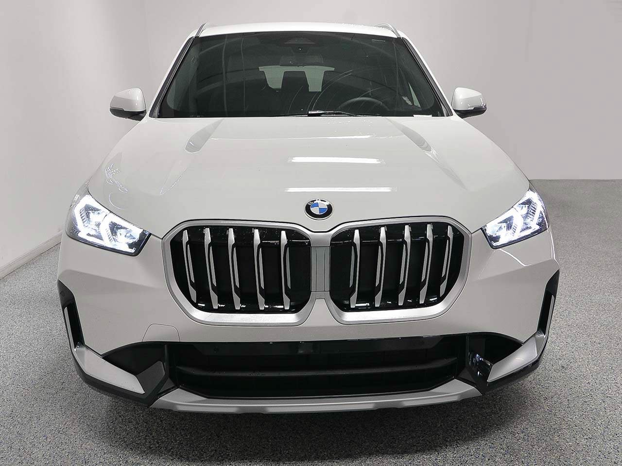Used 2027 BMW X1 xDrive28i AWD/4WD image 2