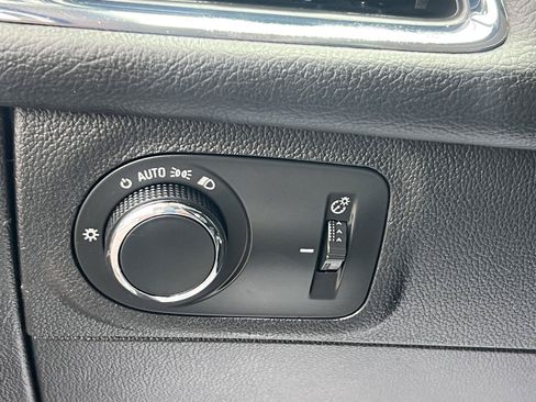 Used 2018 Chevrolet Cruze LT w/ Sun And Sound Package FWD image 23