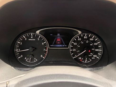 Used 2017 Nissan Pathfinder SL w/ Trailer Tow Package FWD image 3