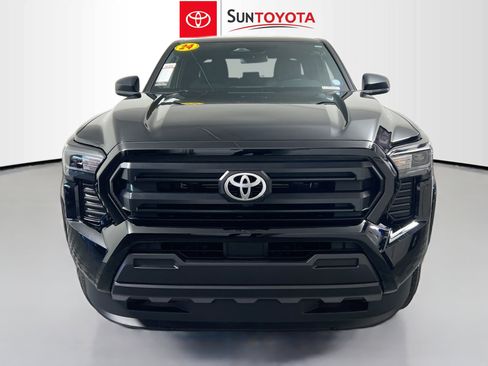 Used 2025 Toyota Tacoma SR image 10