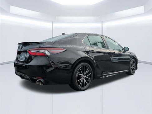Used 2024 Toyota Camry SE FWD image 4