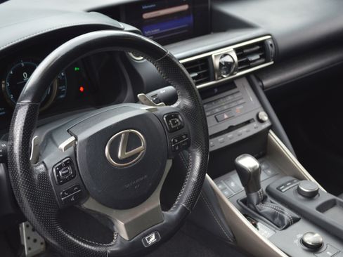 Used 2019 Lexus IS 300 F Sport w/ F Sport Package RWD image 28