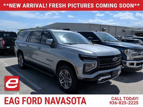 Used 2025 Chevrolet Suburban Z71 w/ Comfort Package AWD/4WD image 1