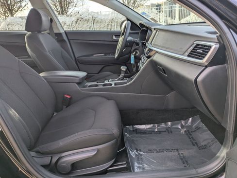 Used 2020 Kia Optima LX image 25