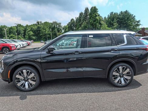 New 2025 Mitsubishi Outlander AWD image 3