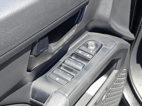 Certified 2025 Toyota Tacoma SR5 AWD/4WD image 11